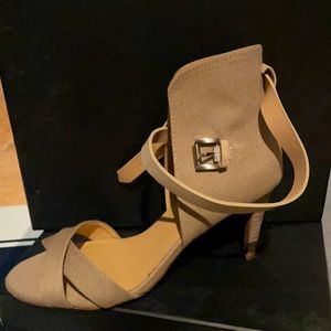 New Joe’s jeans heels 6.5 . Tan w/tan straps